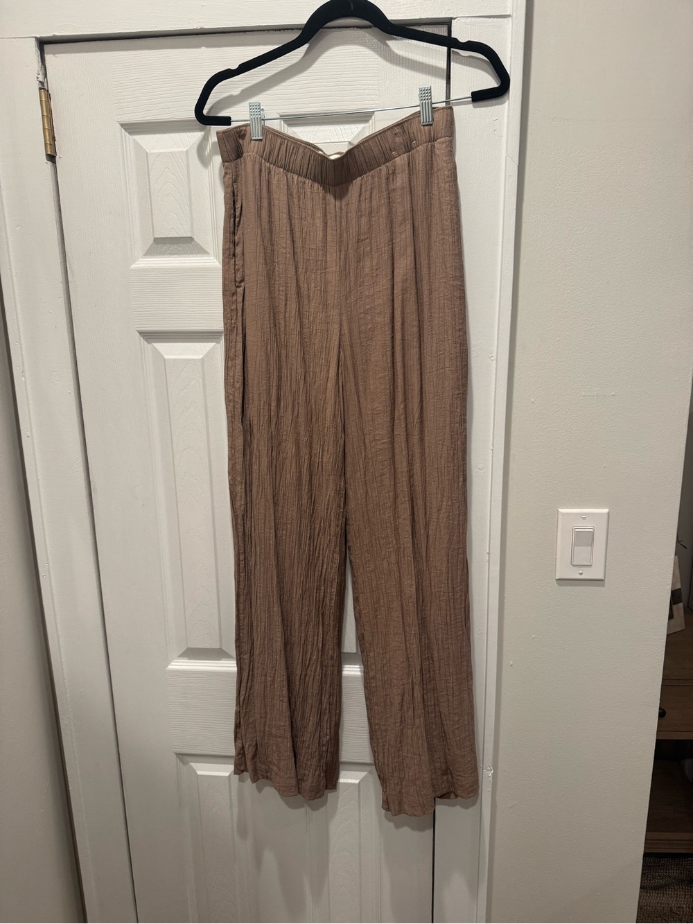 Abercrombie & Fitch Men's Taupe Relaxed Chinos